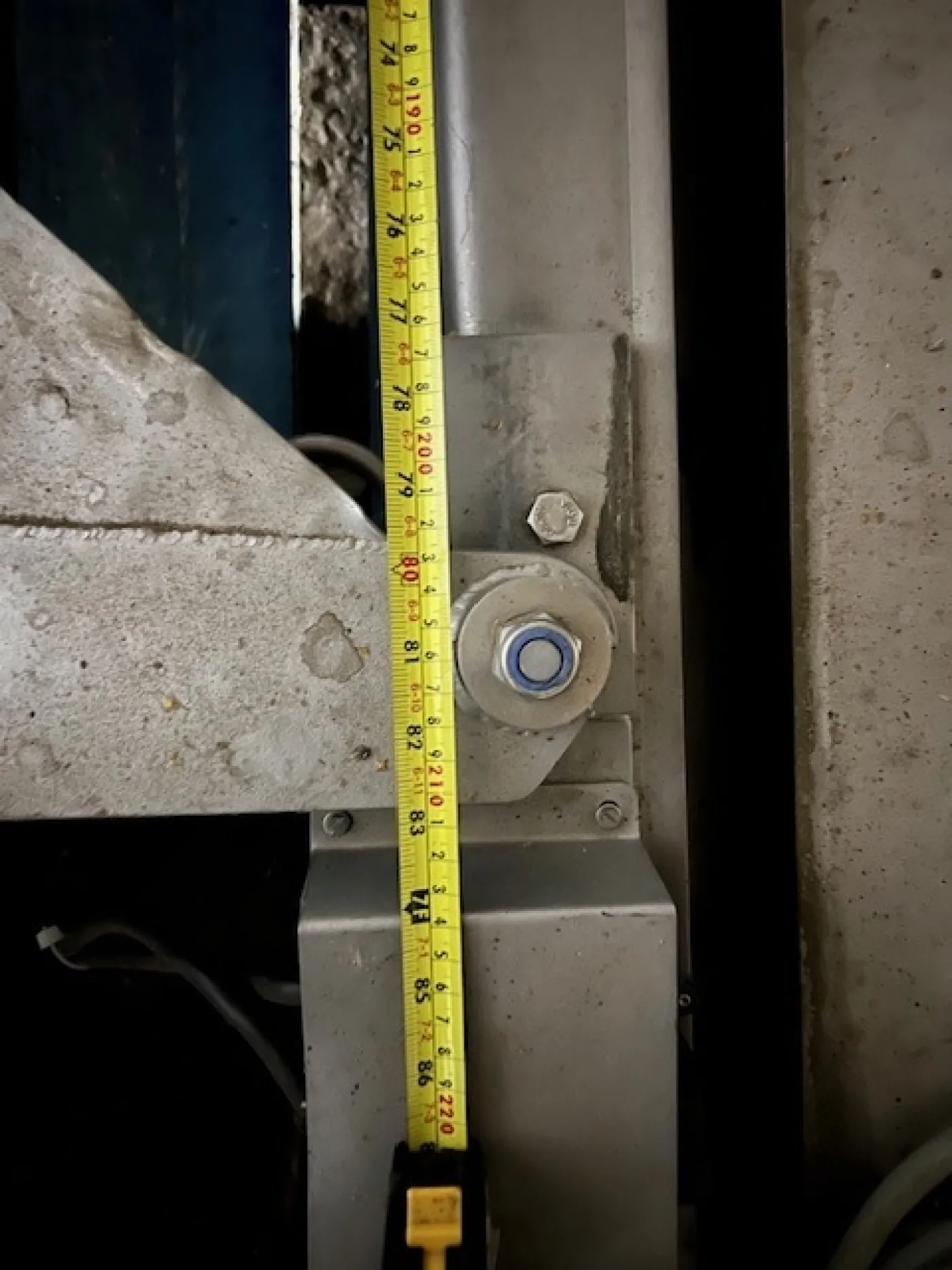 Tote Bin Hoist – Adjustable Height - 3