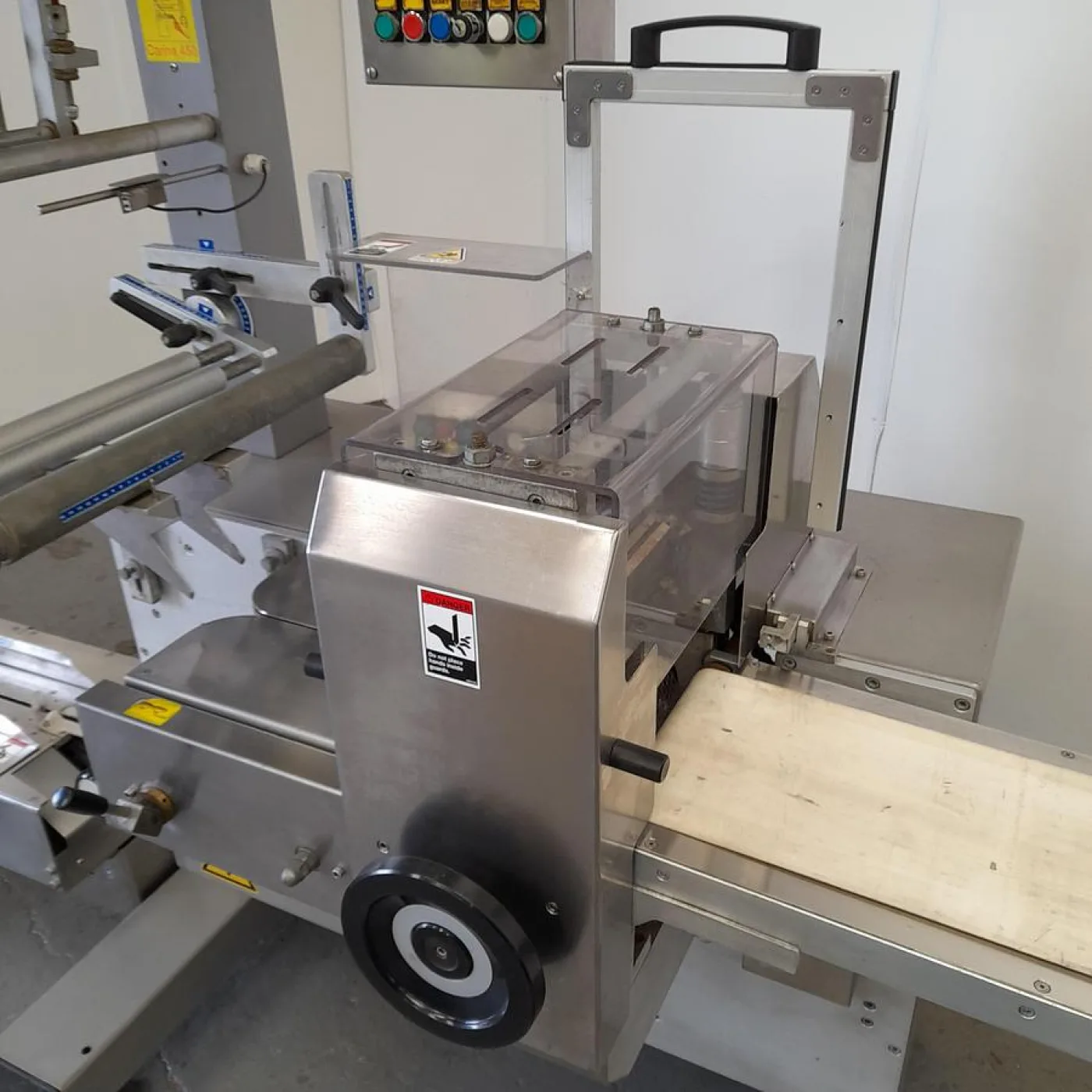 Delfin Flowpack with Conveyor - 7