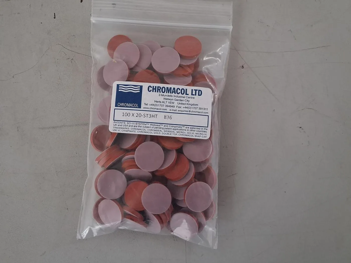 Chromacol 100 × 20-ST3HT-836 PTFE/Silicone Septa for 20 mm Vials - 2