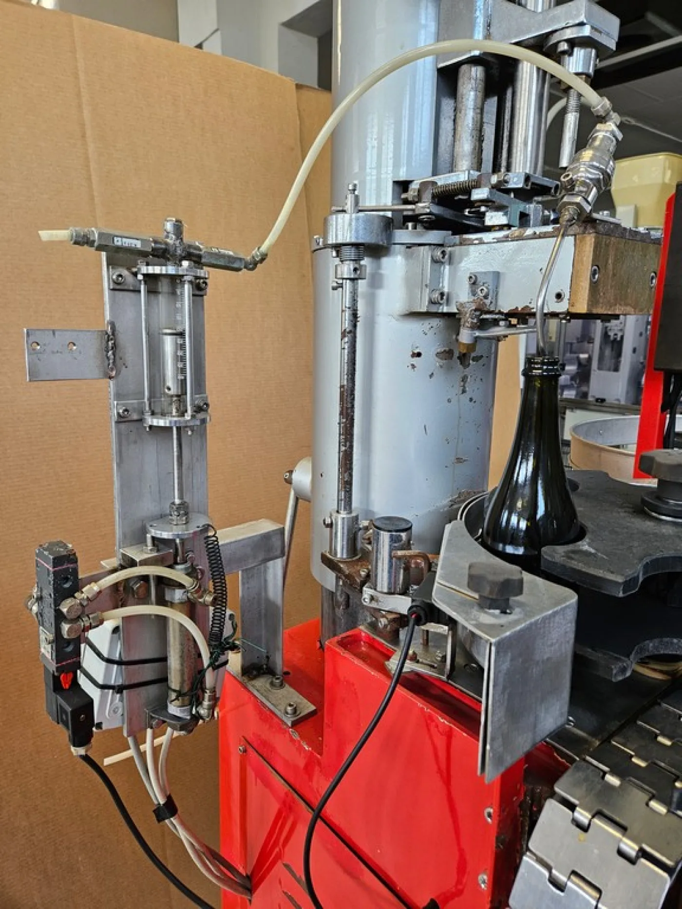 QUAGLIA E GIUSO AUTOMATIC CORKING MACHINE, SINGLE-HEAD FOR MUSHROOM CORK, WITH LIQUEUR DISPENSER, SECOND-HAND MACHINE - 6