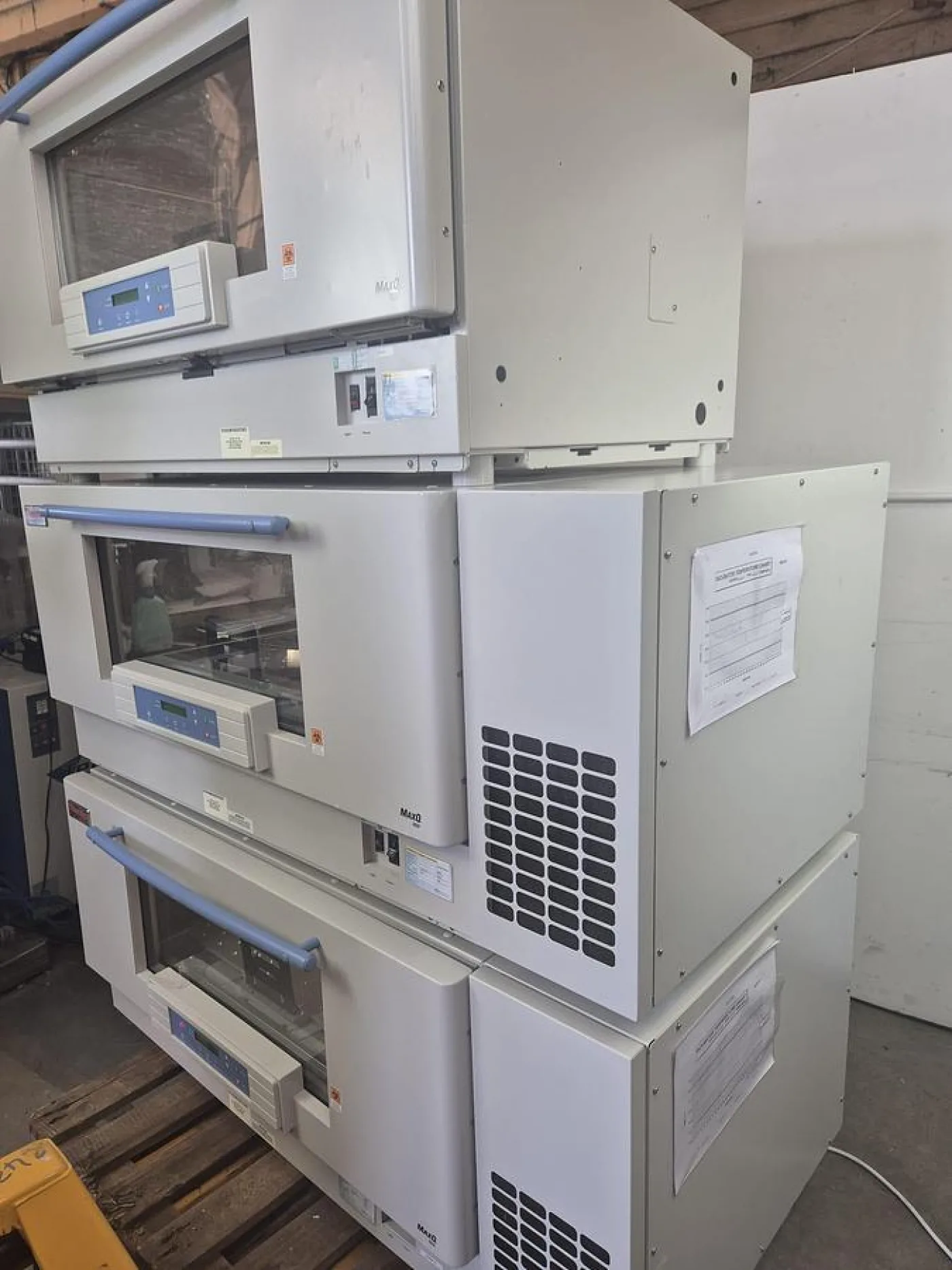 Thermo Scientifi Max SHKE8000 Orbital Shaker-Incubator - 1