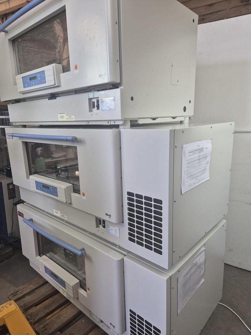 Thermo Scientifi Max SHKE8000 Orbital Shaker-Incubator