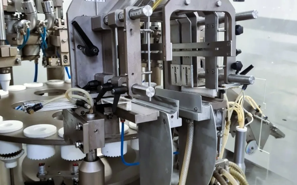 INTUBETTATRICE PER TUBETTI IN PLASTICA – UNIPAC ROMACO – MOD. UNIPAC 240