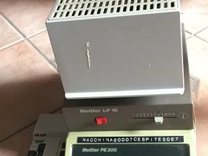 BILANCIA DA BANCO METTLER MOD. PE300 + PL15 ANALIZZATORE DI UMIDITÀ