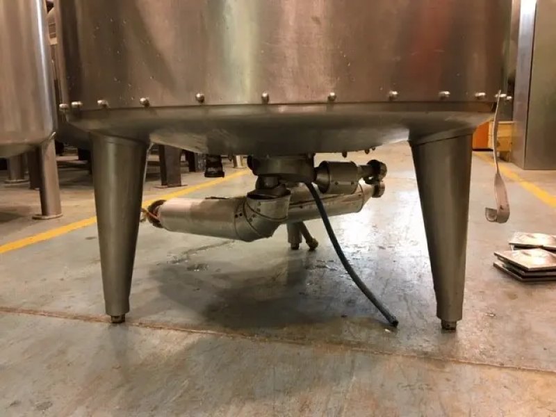 USED STAINLESS STEEL REACTOR 500 LITERS WITH AGITATION