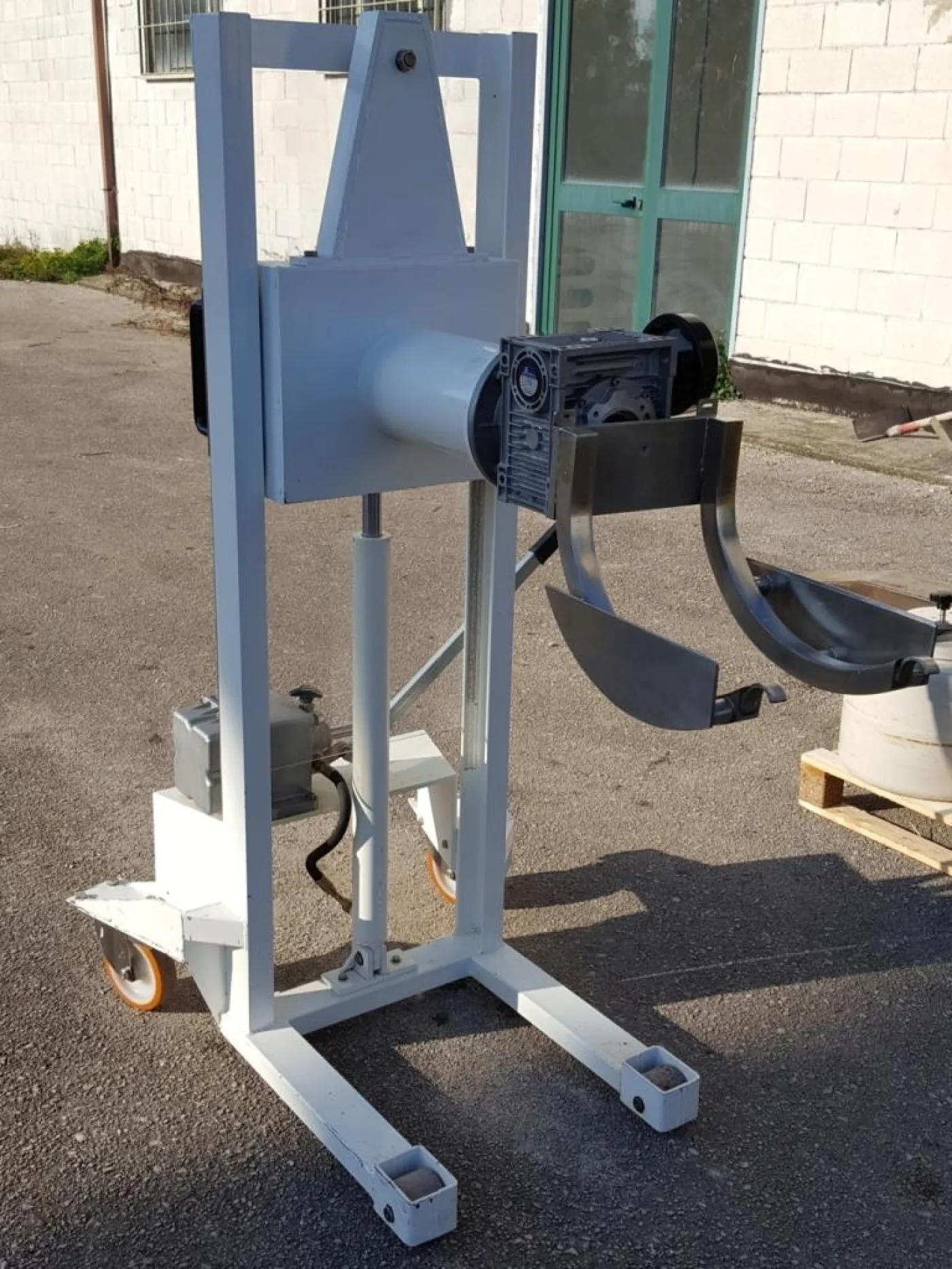 CARRELLO ELEVATORE PORTAFUSTI - 1