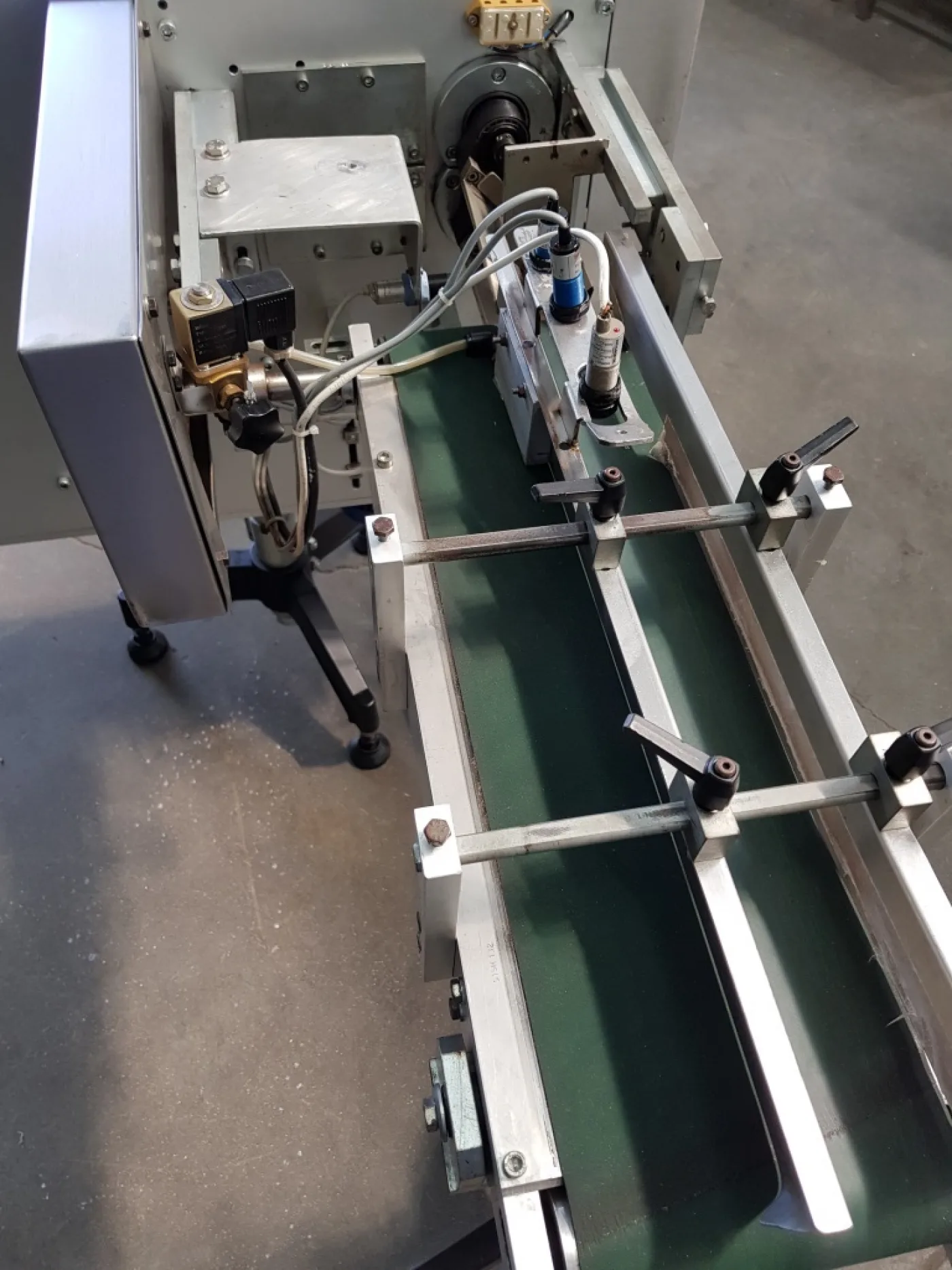 NASTRO TRASPORTATORE IN ACCIAIO INOX CON RIBALTATORE FLACONI - 6