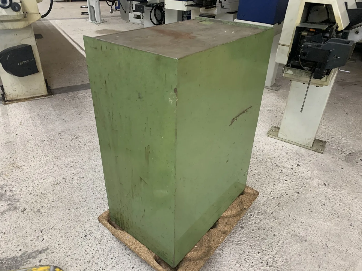 ARMOIRE METALLIQUE A 2 PORTES BATTANTES “” - 2