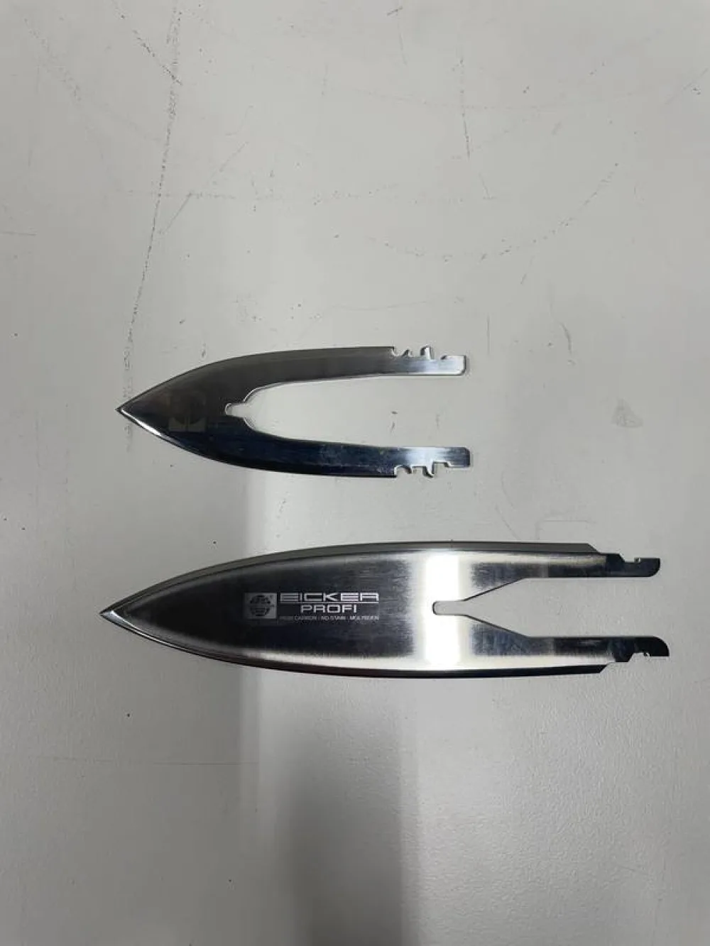 Box of bleeding knife blades