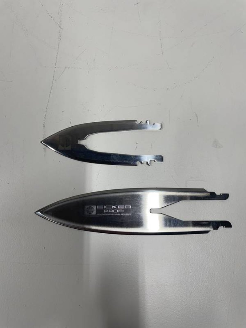 Box of bleeding knife blades