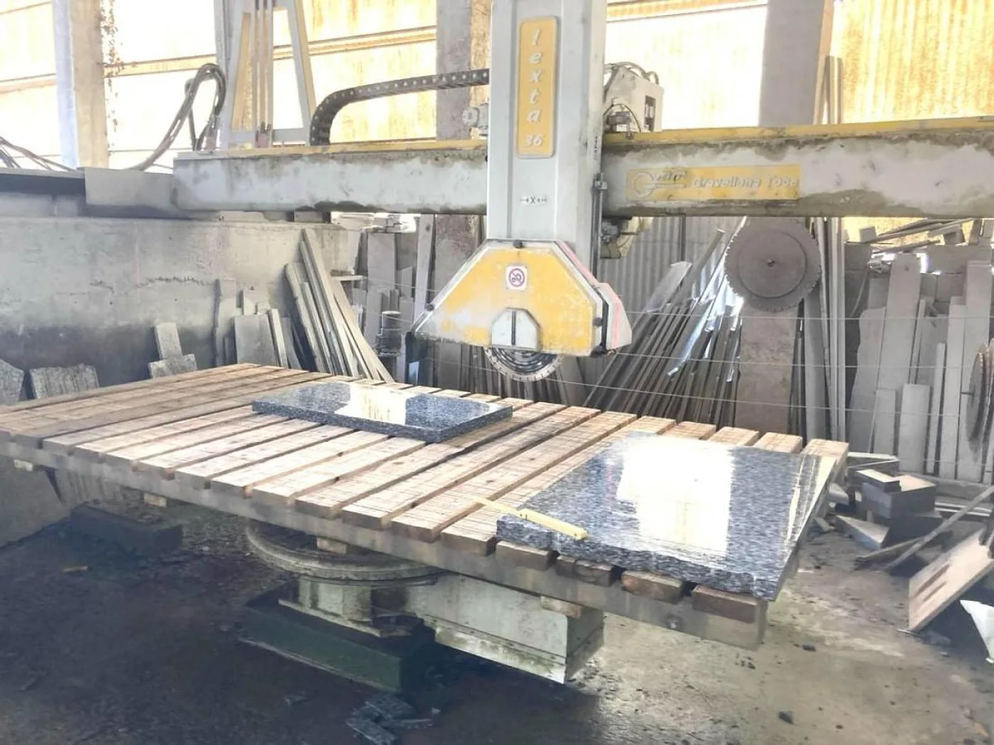 2002 GMM Lexta 36 Full - 3