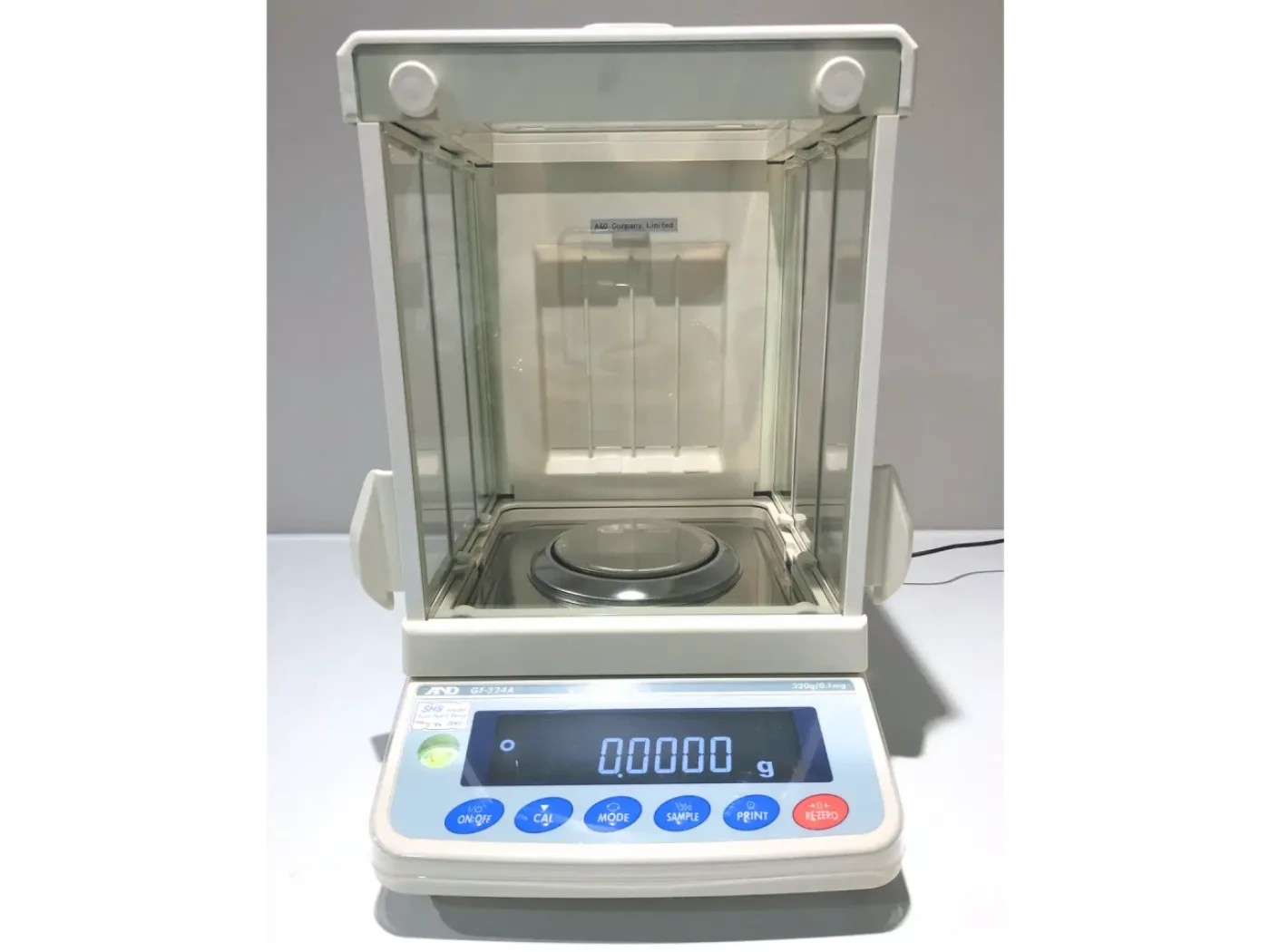 A&D GF-324A Series Analytical 4-Place Balance - 1