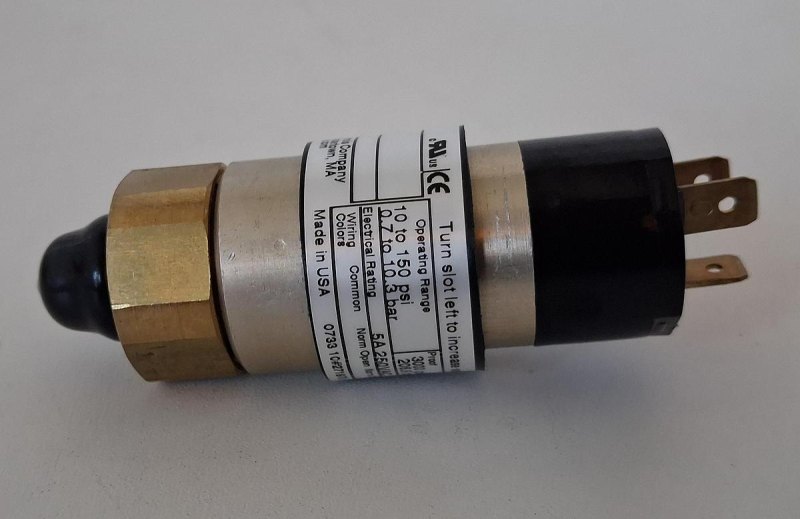 United Electric Controls 10-B11 Pressure Switch