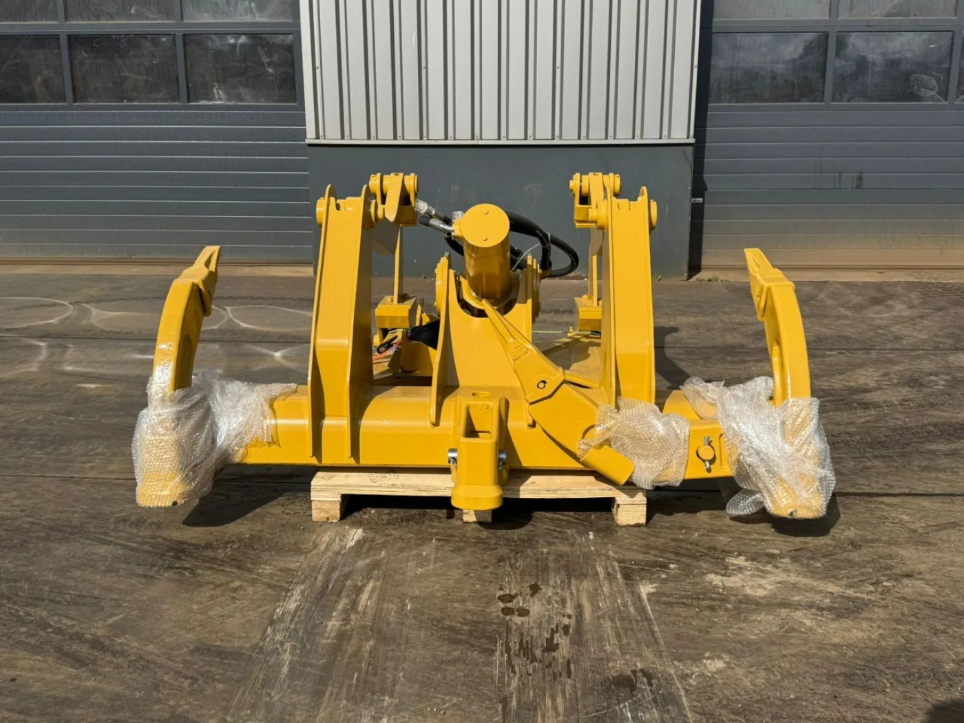 Caterpillar D6 New Gen Ripper with 1 Cylinder - 1