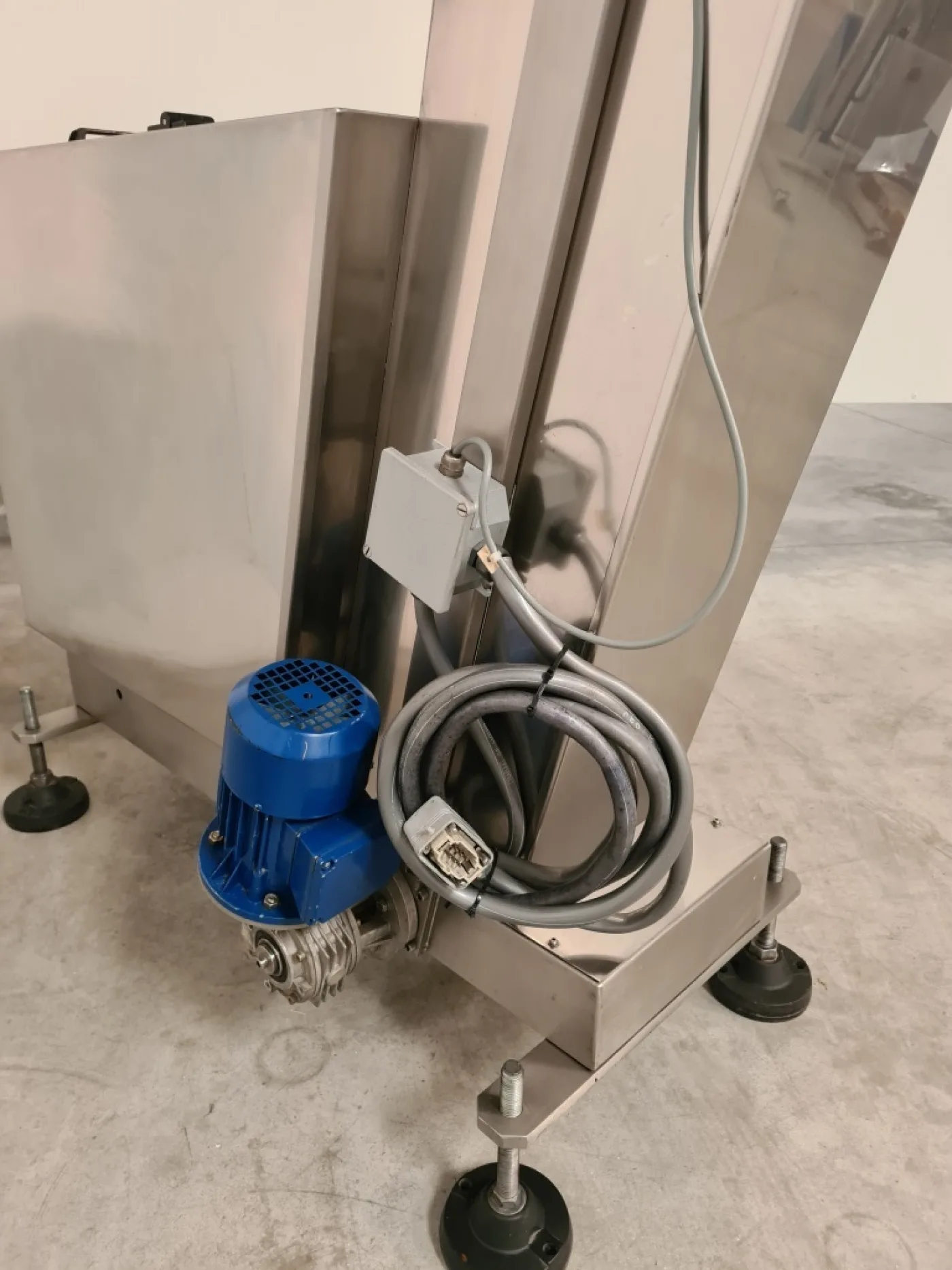 ELEVATORE PER TAPPI - 6