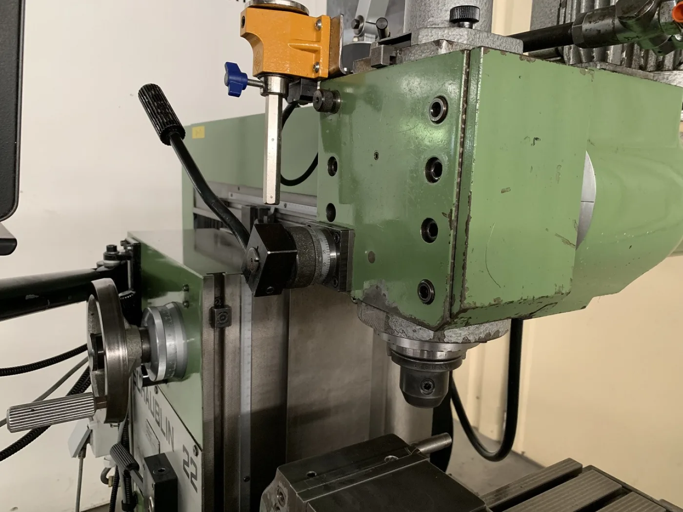 FRAISEUSE UNIVERSELLE “SCHAUBLIN” TYPE 22 - 7