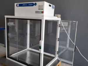 1289 - Used Bigneat F4 XIT powder containment cabinet