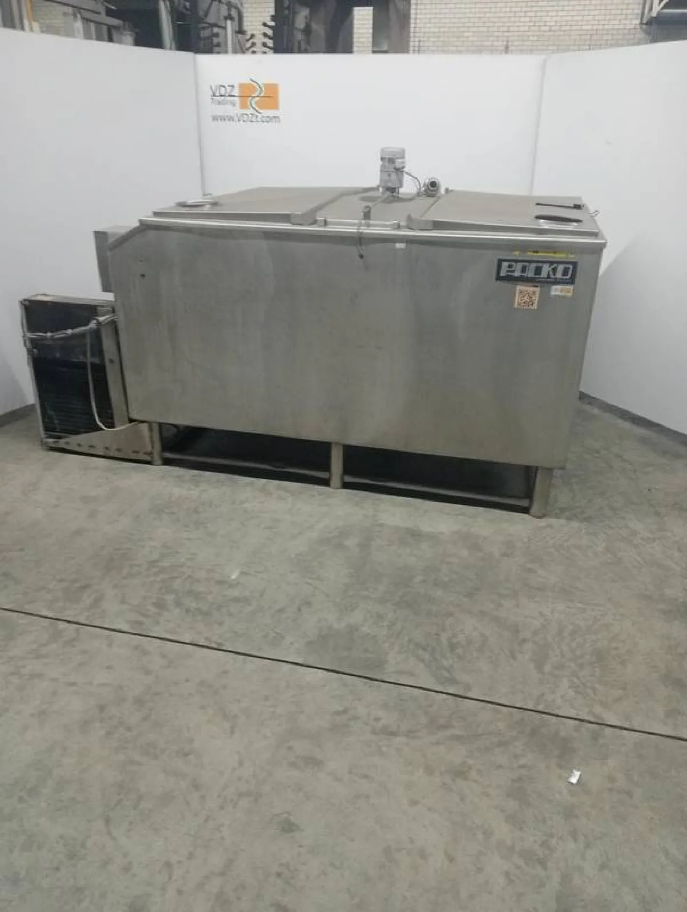 Blood tank with stirring mechanism - 4