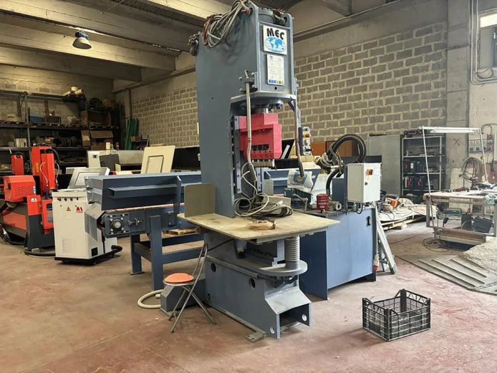 2009 MEC C-400-90T-