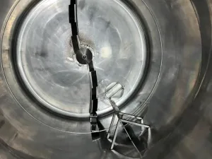 STAINLESS STEEL FEED HOPPER 2000 LITERS WITH AGITATION IN THE LOWER BOTTOM