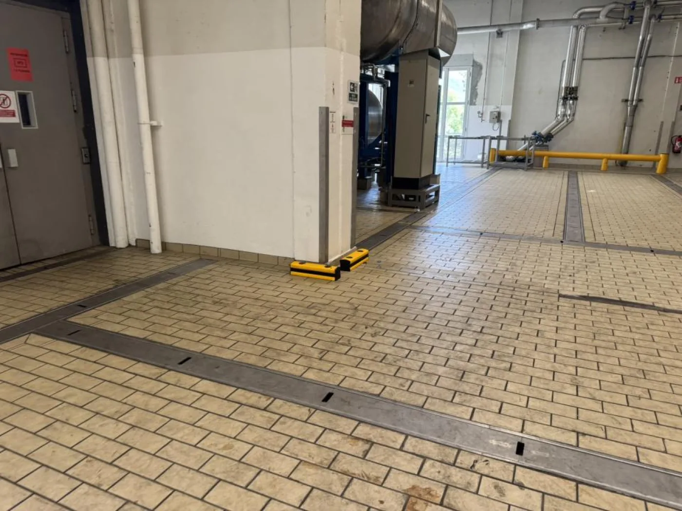 physical protection / impact safety barriers (room) - 8