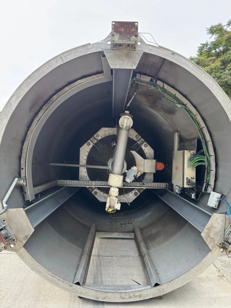 STAINLESS STEEL TANK 70,000 LITRES INSULATED WITH LOAD CELLS