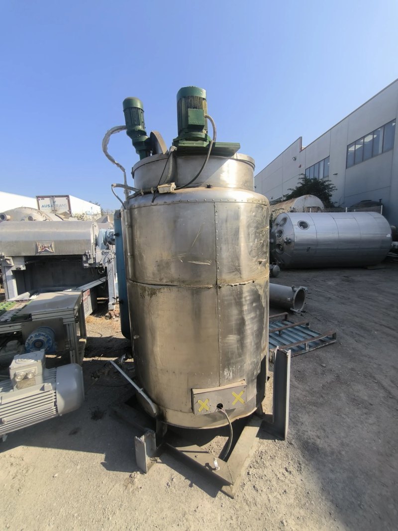 1,200-LITRE STAINLESS STEEL REACTOR WITH JACKET, INSULATION, AGITATOR AND ELECTRIC HEATERS