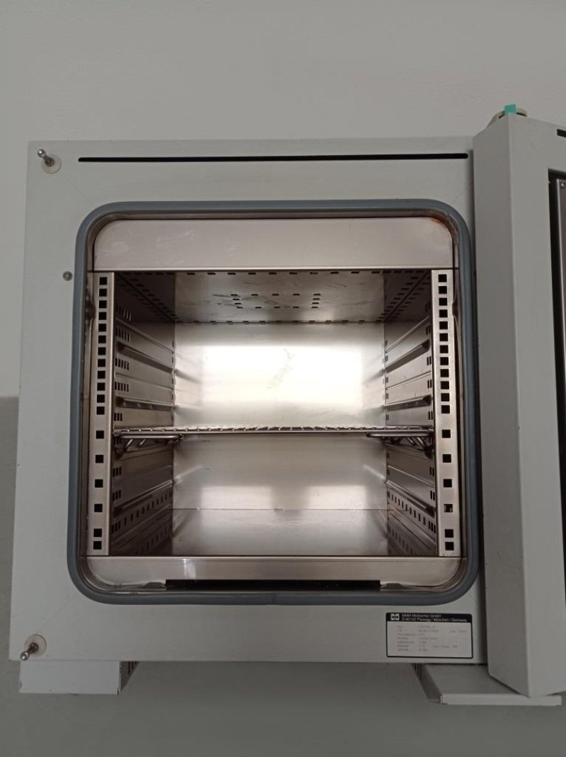 FORNO DI ESSICCAZIONE DA LABORATORIO – MMM MEDCENTER GMBH – MOD. VENTICELL 55
