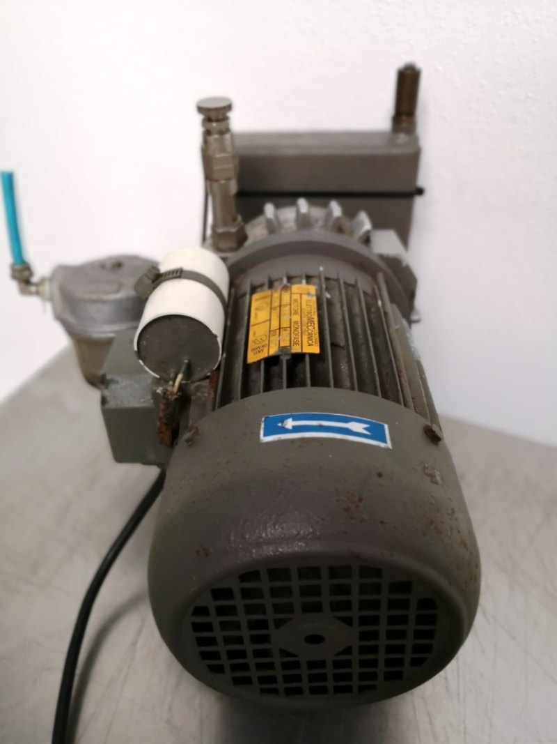 POMPA DA VUOTO – VACUUM PUMP – Mod. RV