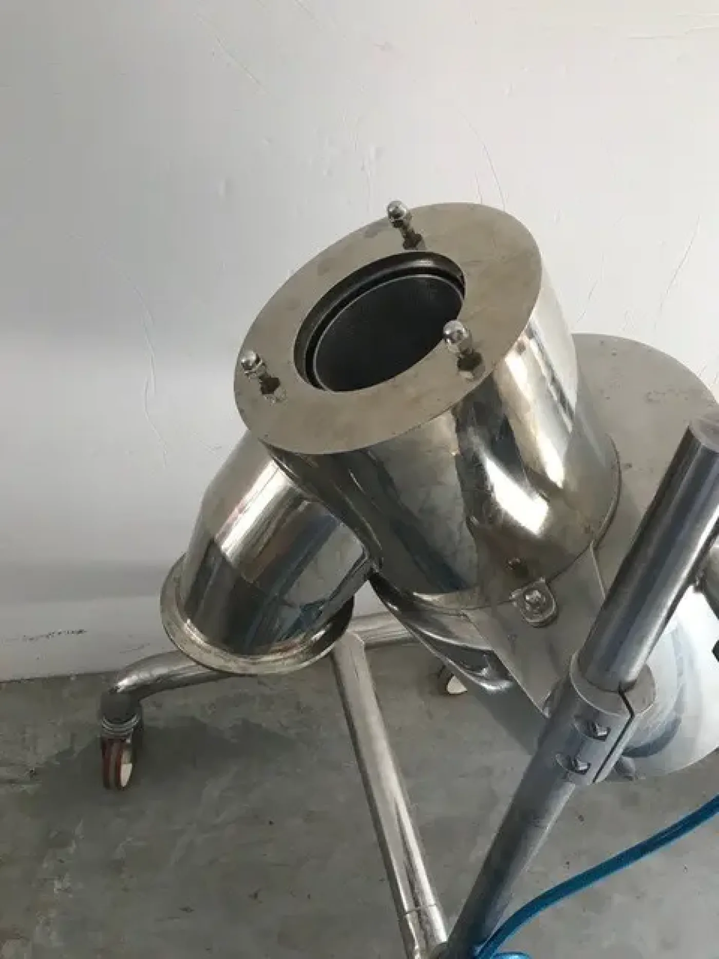 USED GLATT LABORTECNIC TR-100 SIEVER MACHINE - 1