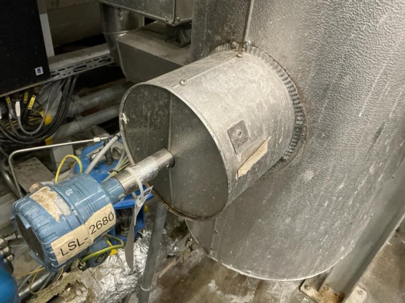 Steam condensate buffer vessel