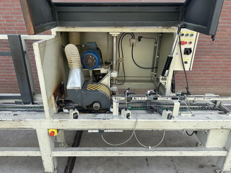 H&M inval frees machine voor pallet planken