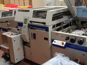 Kolbus DA 270 máquina de hacer tapas con cortadora de cartón en línea