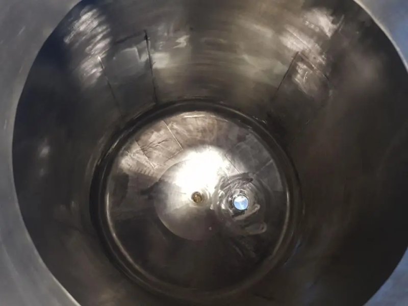 USED STAINLESS STEEL TANK 1100 LITERS