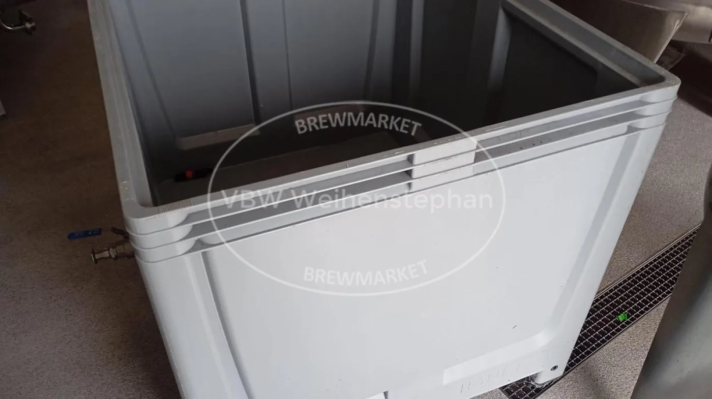 plastic container - 2