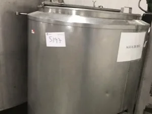 USED STAINLESS STEEL TANK 500 LITERS WITH HALF CANE AND HEAT INSULATION