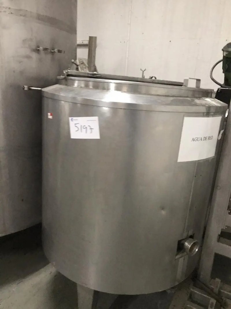 USED STAINLESS STEEL TANK 500 LITERS WITH HALF CANE AND HEAT INSULATION