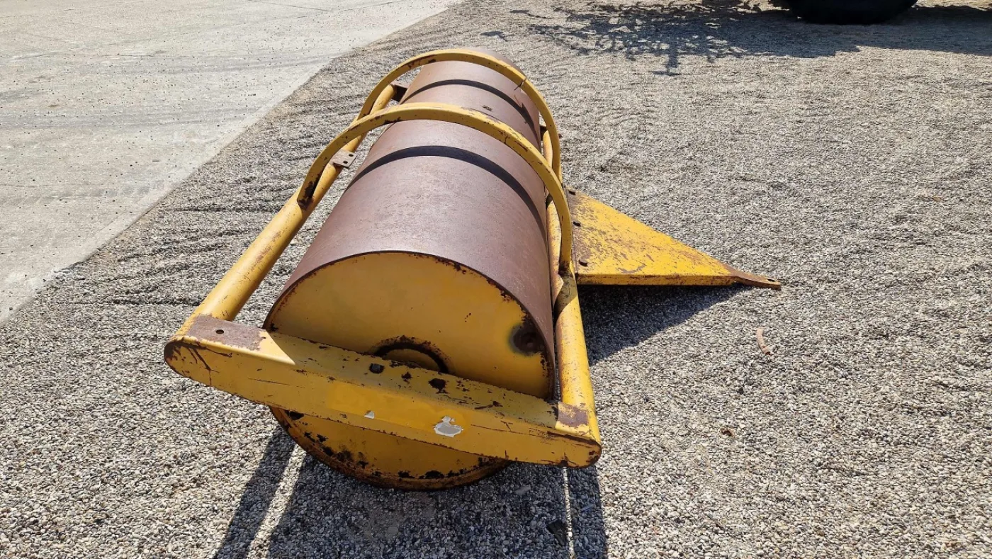 Grays 8' Water Filled Flat Roll - 1