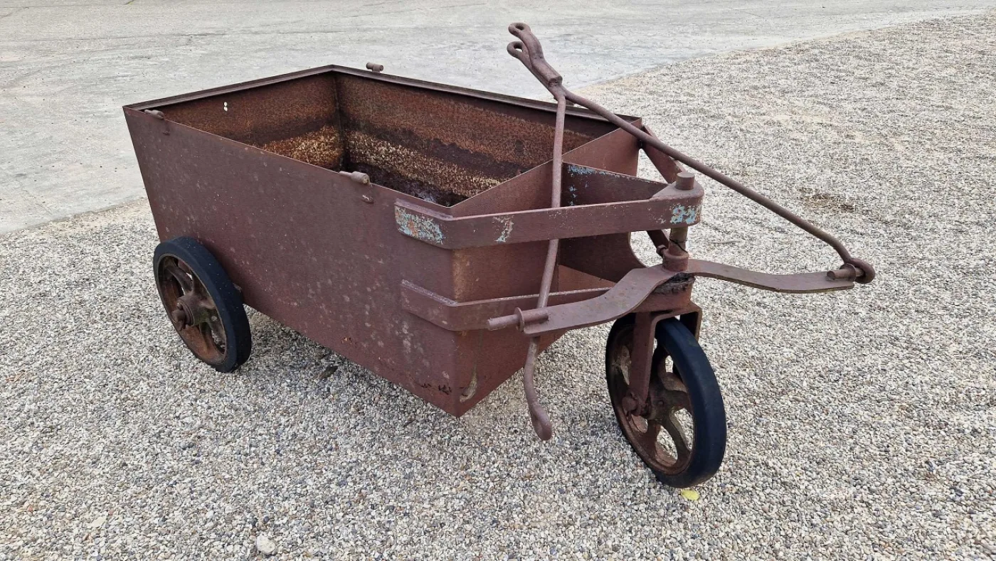 East Dereham Foundry Ltd Vintage Water Cart - 1
