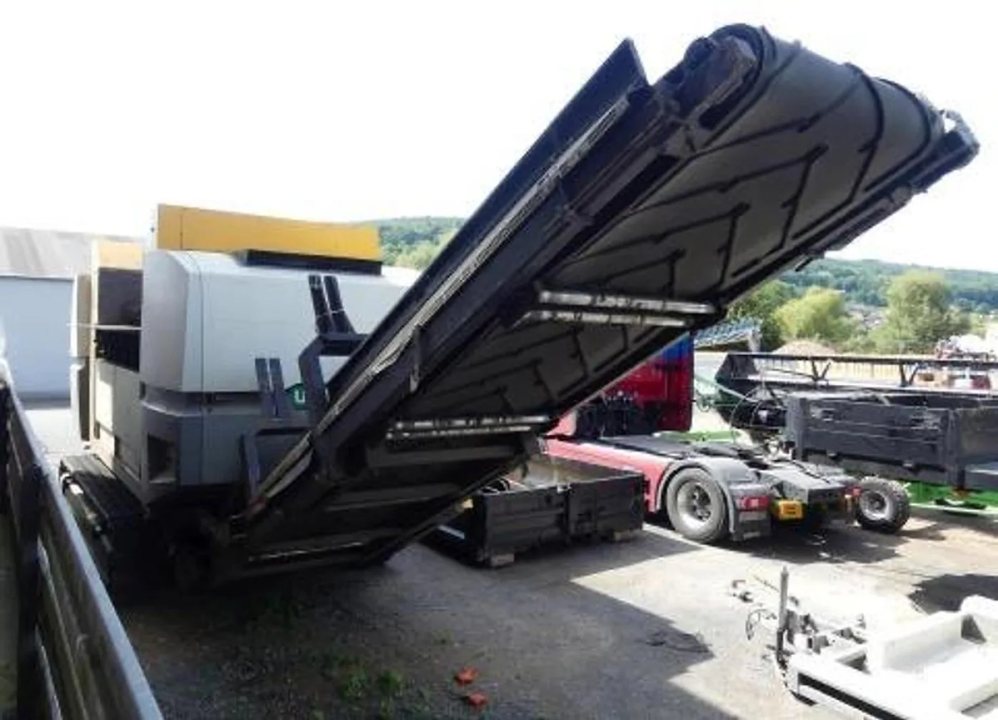 2022 Untha XR3000C Tracked Single-shaft Shredder - 2