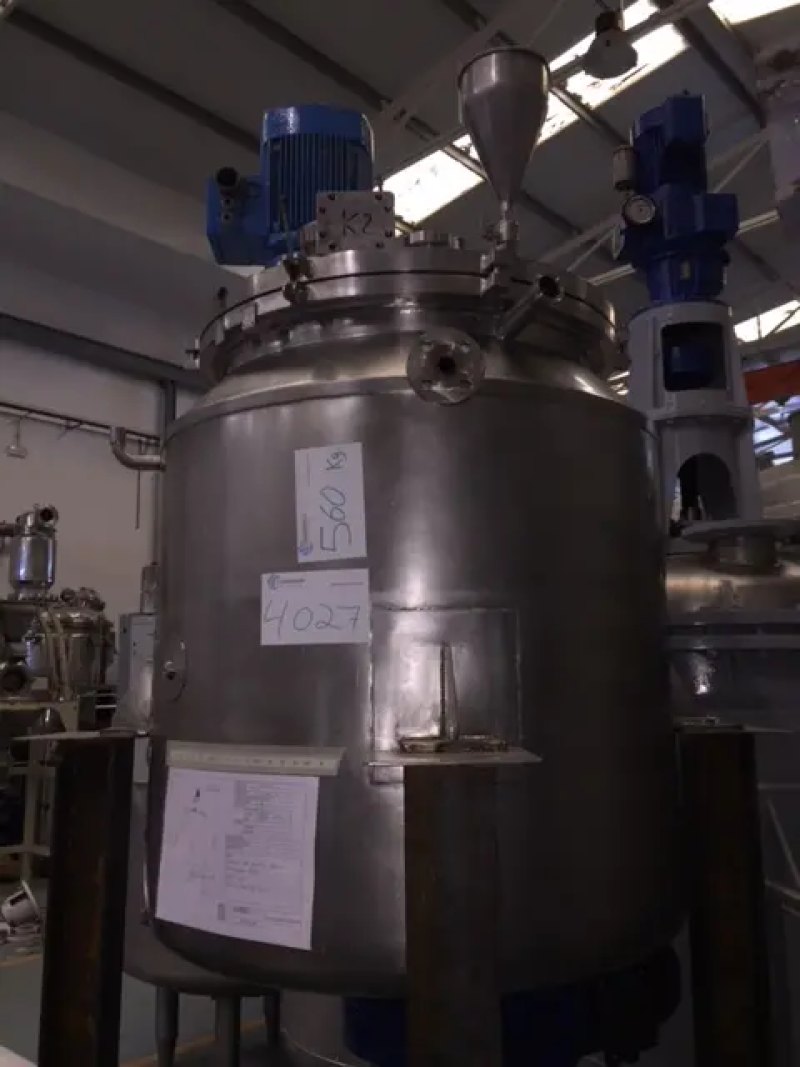 USED 250 LITER STAINLESS STEEL REACTOR WITH SHELL AND AGITATION