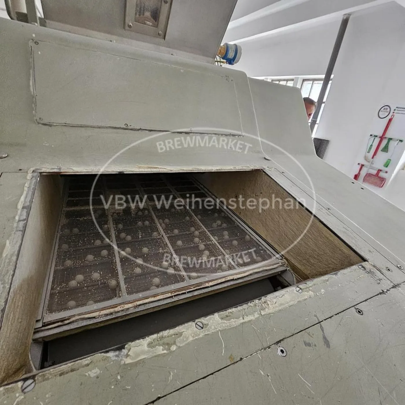 Six-roll crushing mill, including feed screw with conditioning - 6