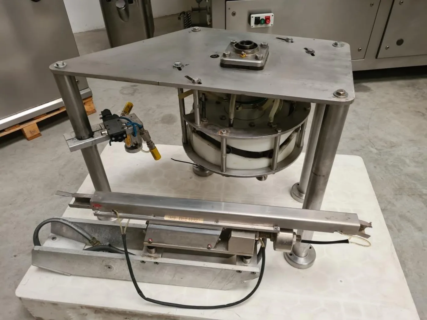 RIEMPITRICE LIQUIDI E TAPPATRICE – COMAS – MOD. RFC-8 - 4