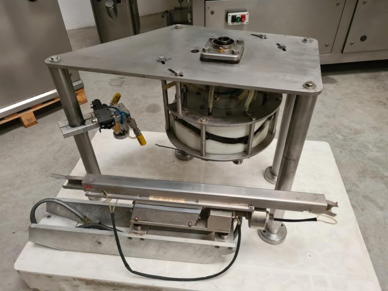 RIEMPITRICE LIQUIDI E TAPPATRICE – COMAS – MOD. RFC-8