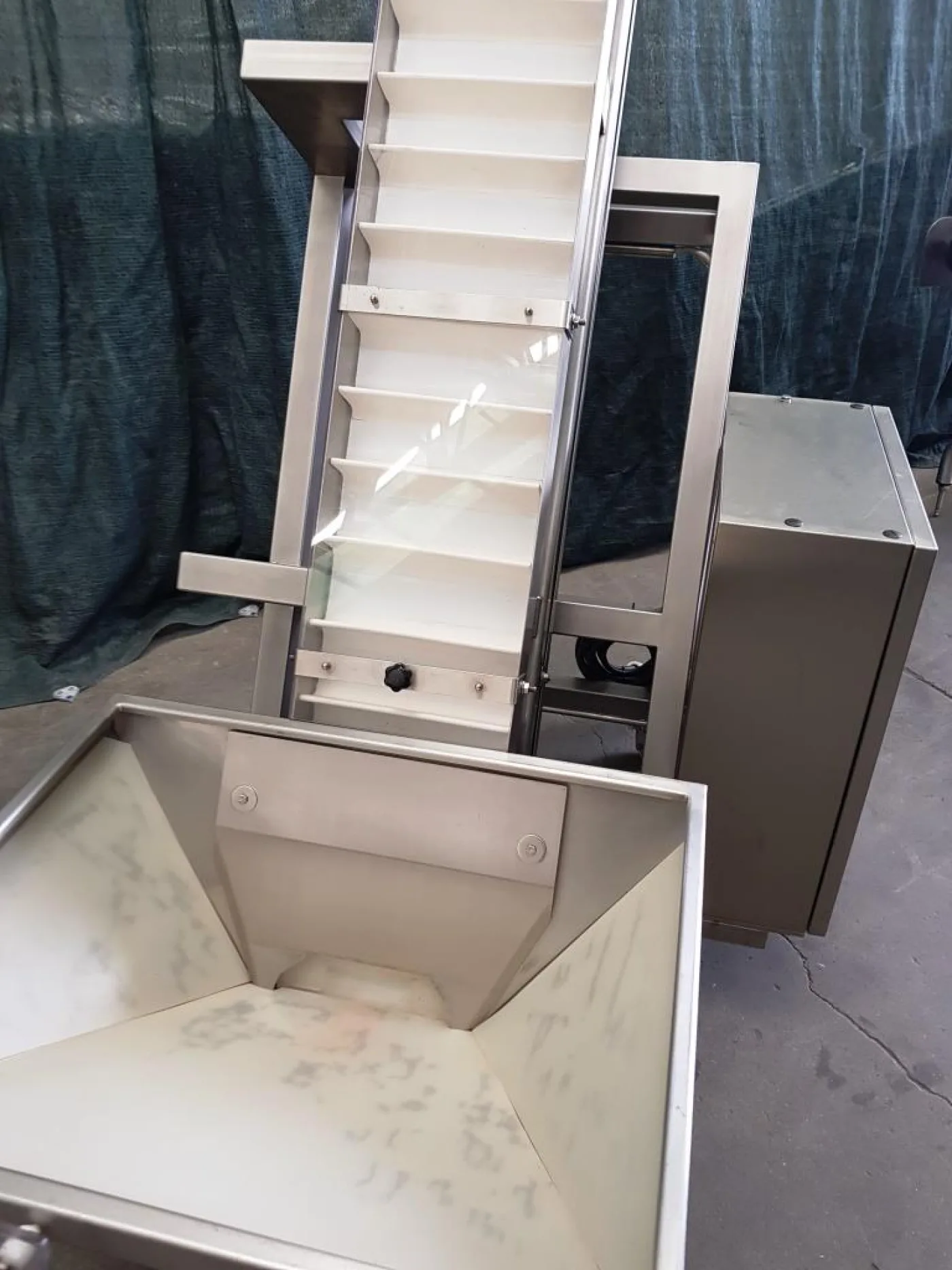 ELEVATORE A TRAMOGGIA PER COMPRESSE - 7