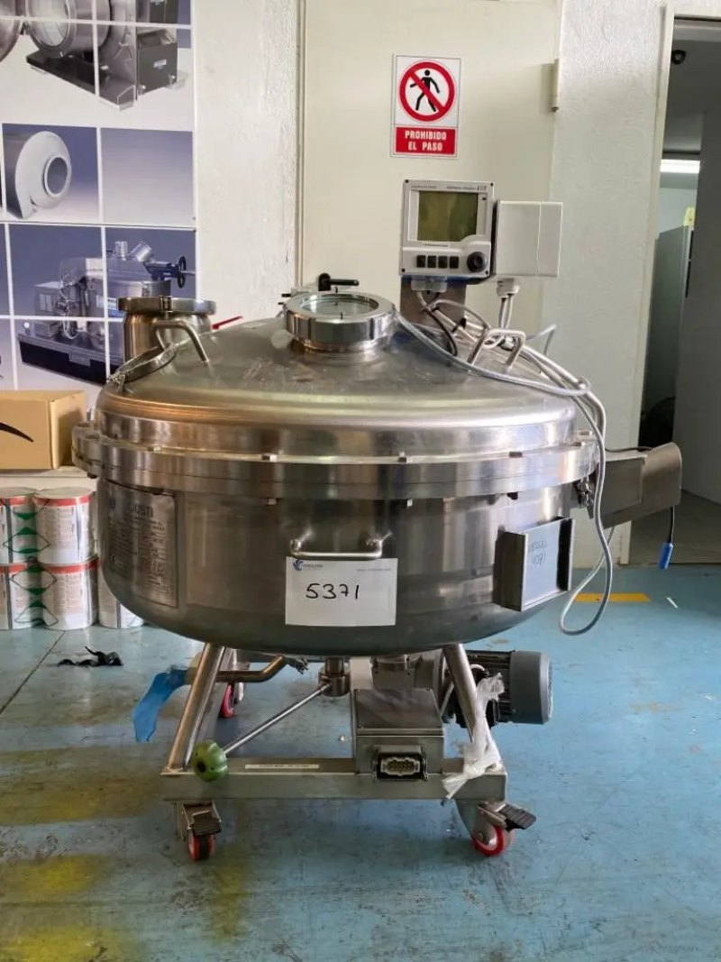 USED STAINLESS STEEL TANK 160 LITERS WITH AGITATION