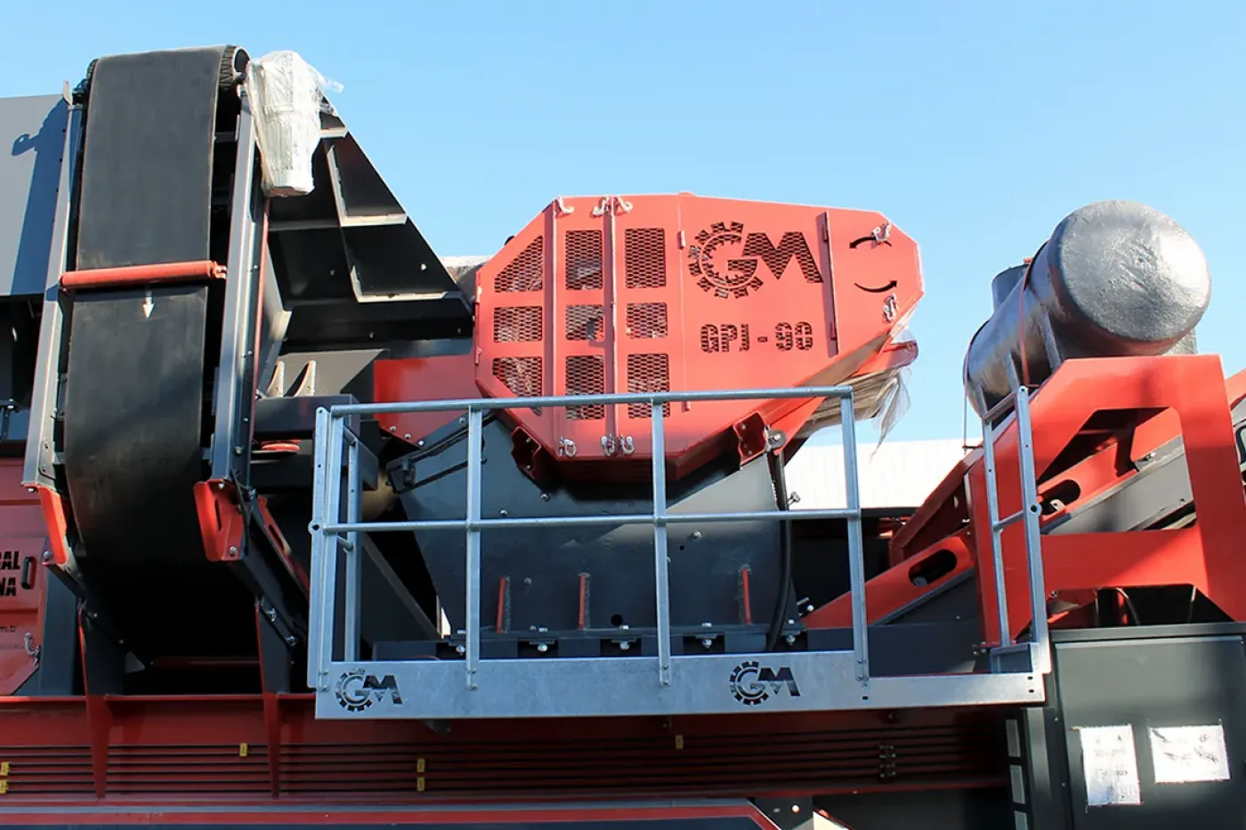 General 944 — Mobile Jaw + Cone Crushing & Screening Plant - 5