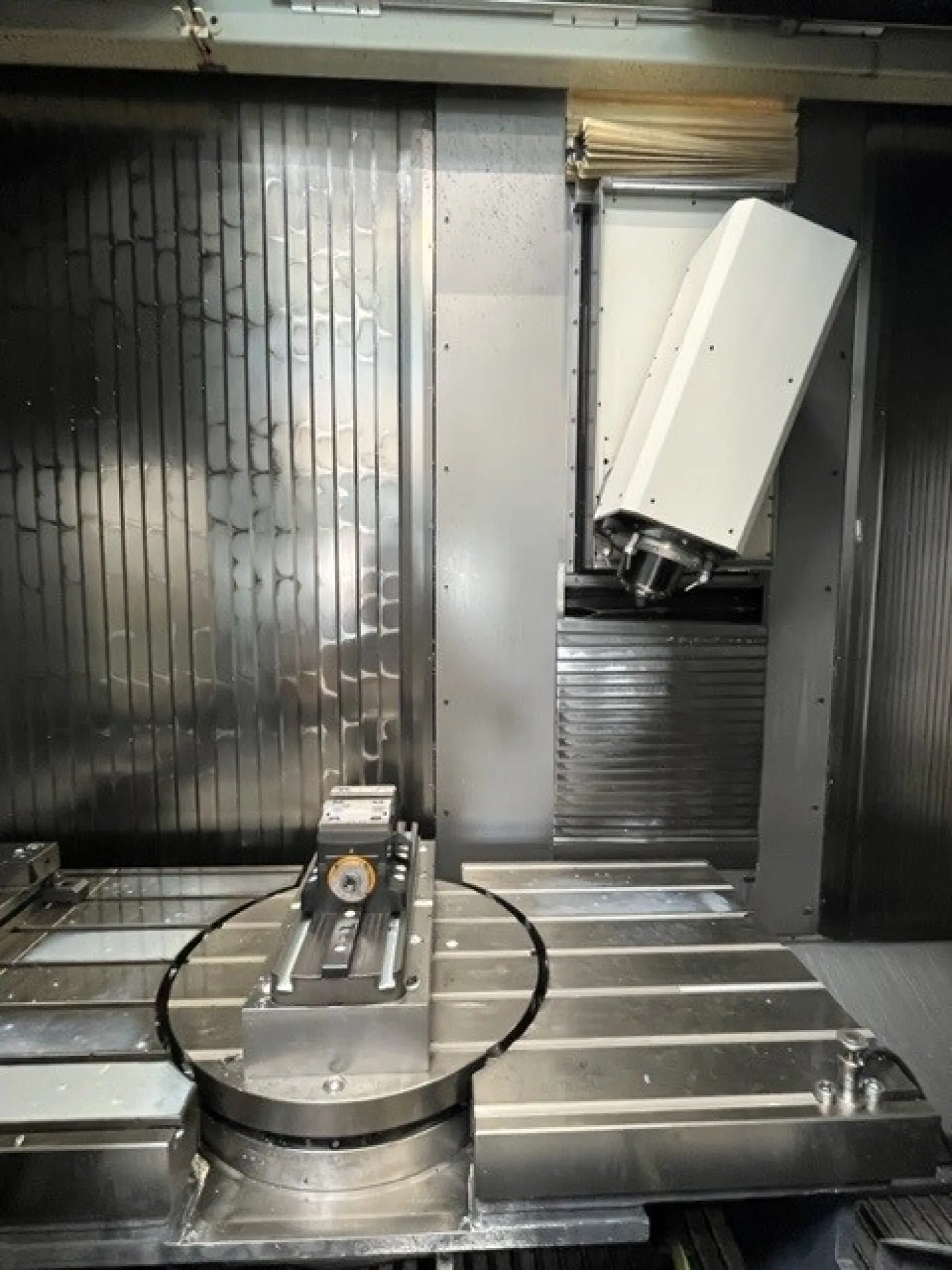 CNC Vertical Machining Center – REMA CONTROL NBT5.25 - 4