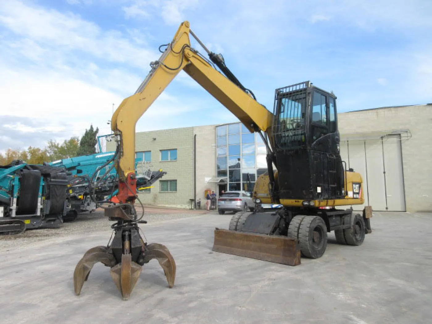 Caterpillar CB-214E Roller - 2