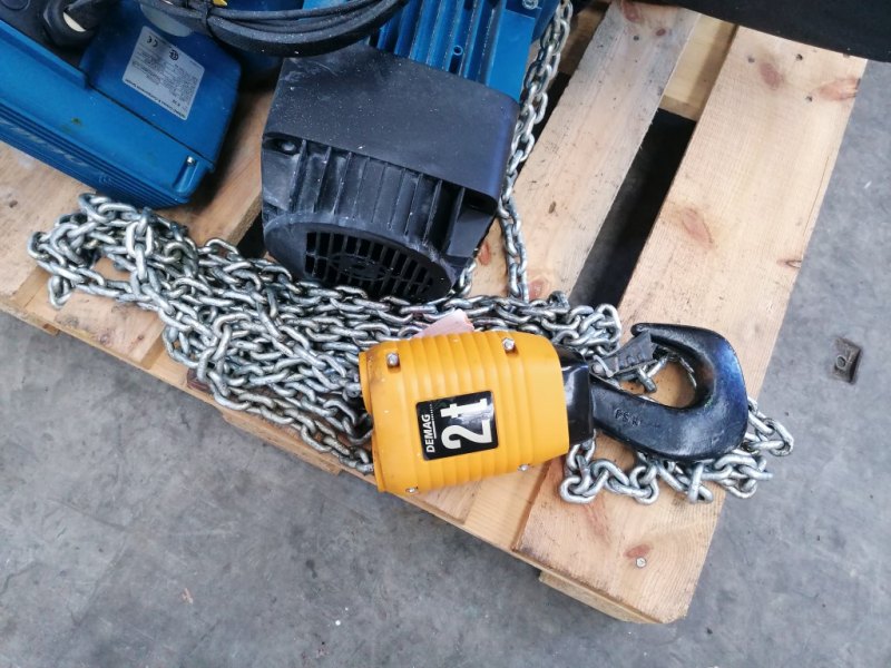 TMT Pentas hopper with screw conveyor - Bag dump station